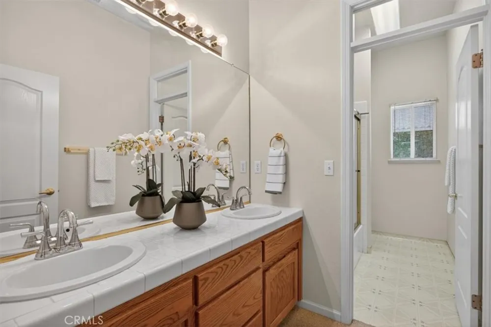 2554 Twain AVE Clovis, CA 93611