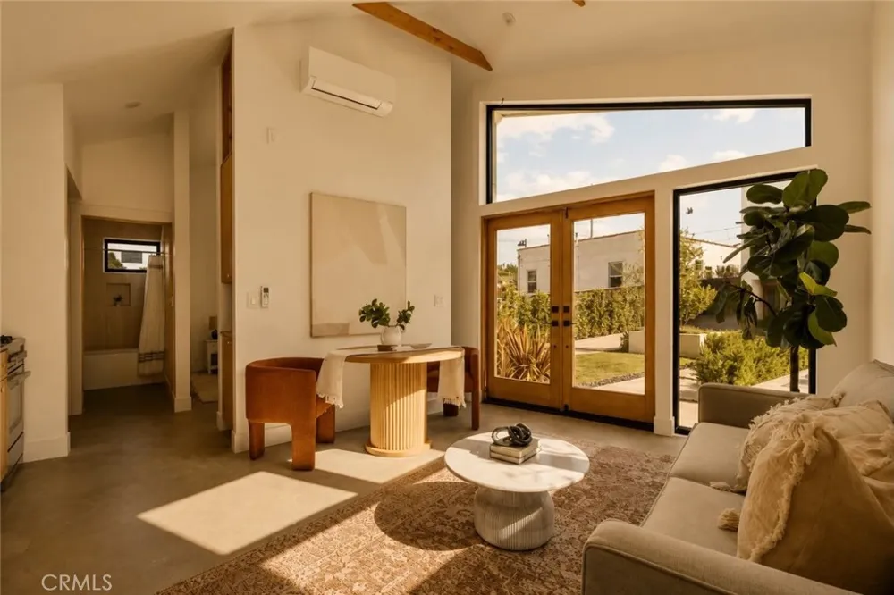2137 Santa Ynez Street Los Angeles, CA 90026