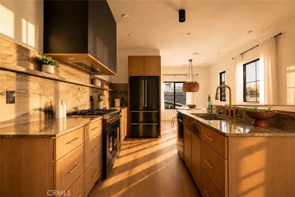 2137 Santa Ynez Street Los Angeles, CA 90026