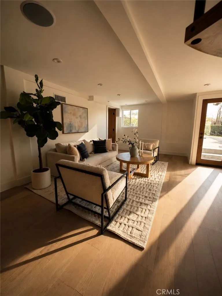 2137 Santa Ynez Street Los Angeles, CA 90026