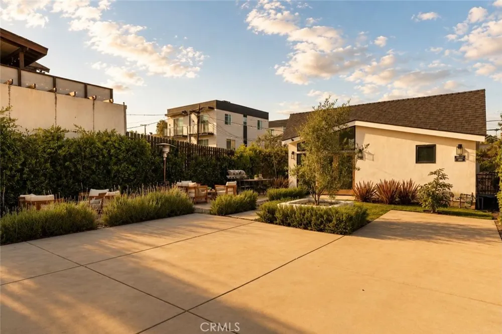2137 Santa Ynez Street Los Angeles, CA 90026