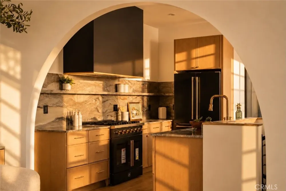 2137 Santa Ynez Street Los Angeles, CA 90026