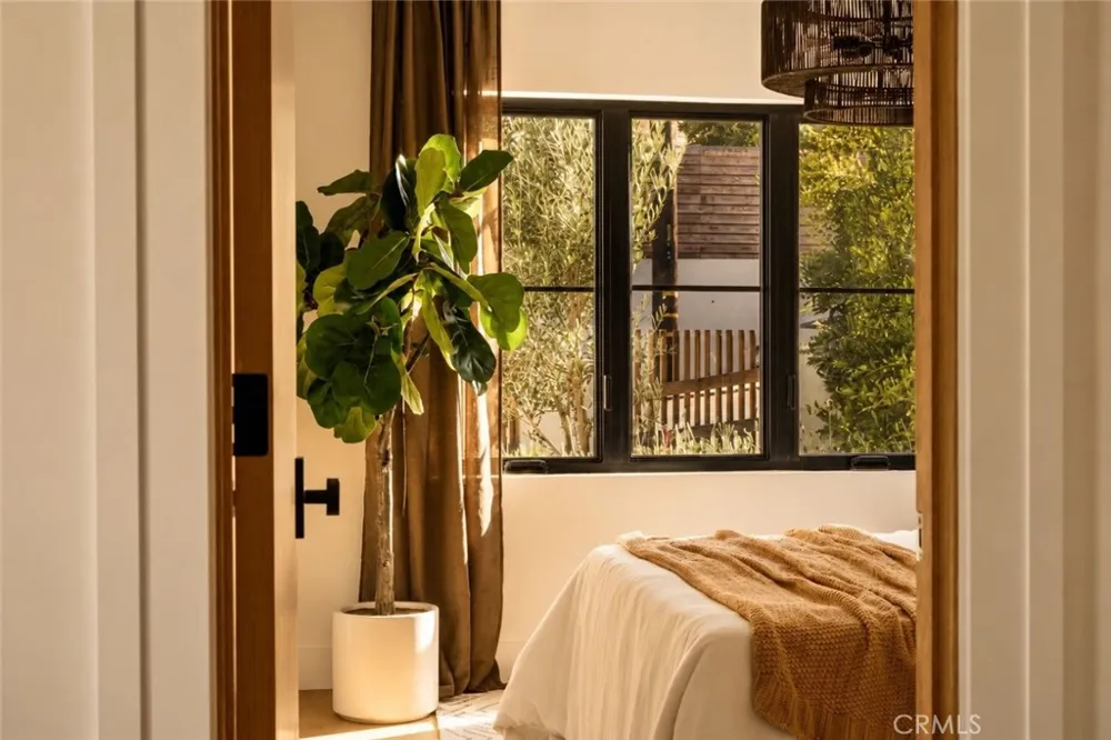 2137 Santa Ynez Street Los Angeles, CA 90026
