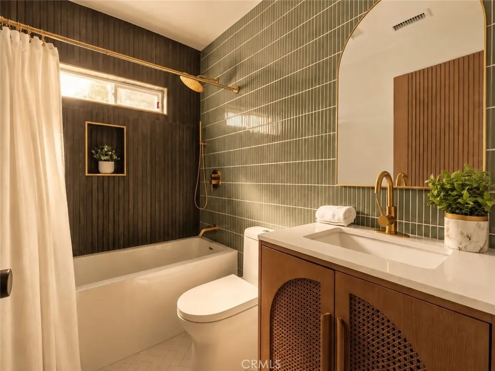 2137 Santa Ynez Street Los Angeles, CA 90026