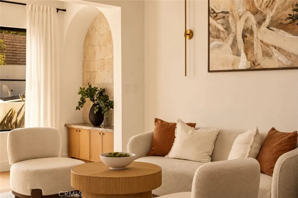 2137 Santa Ynez Street Los Angeles, CA 90026