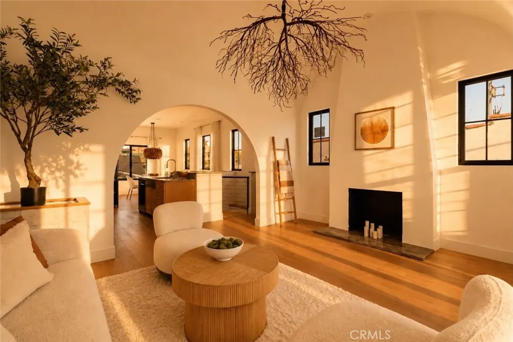 2137 Santa Ynez Street Los Angeles, CA 90026