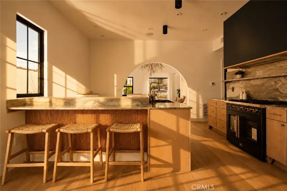 2137 Santa Ynez Street Los Angeles, CA 90026