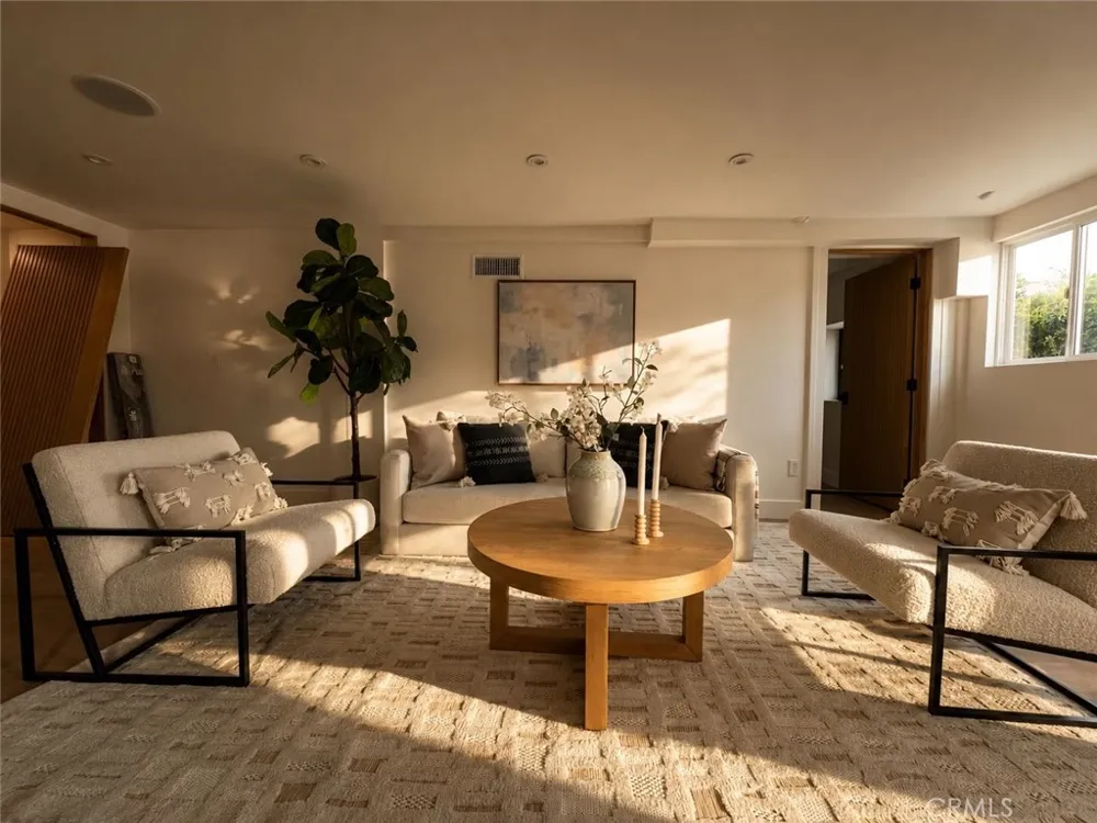 2137 Santa Ynez Street Los Angeles, CA 90026
