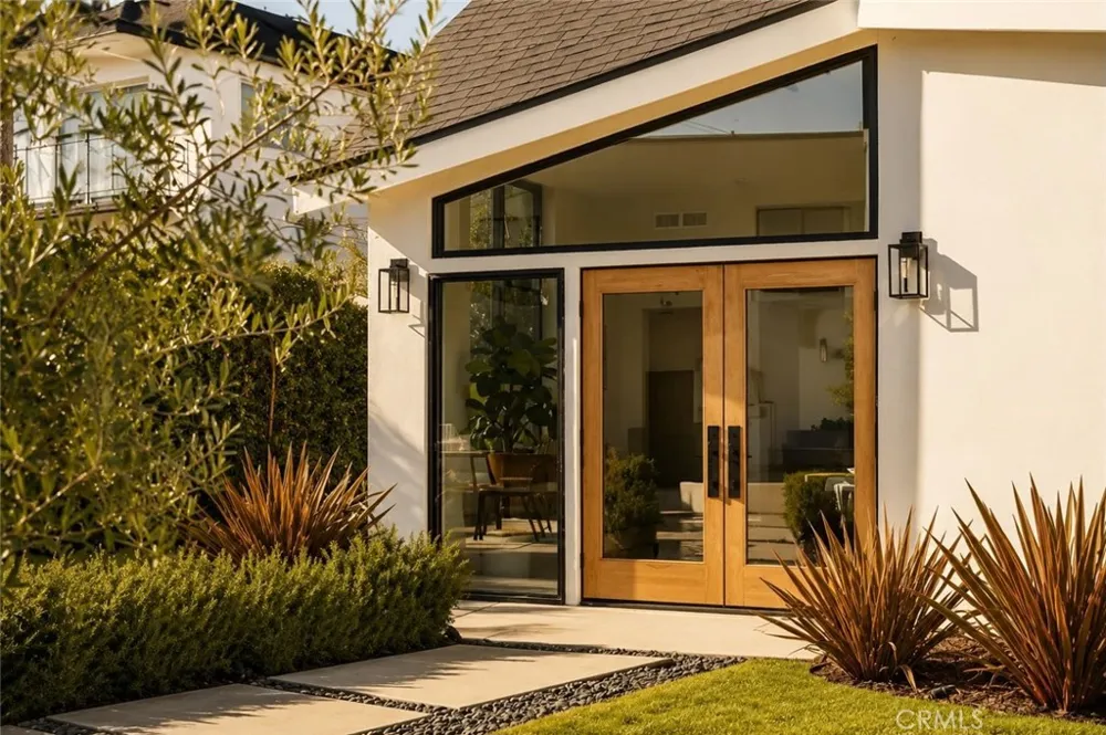 2137 Santa Ynez Street Los Angeles, CA 90026