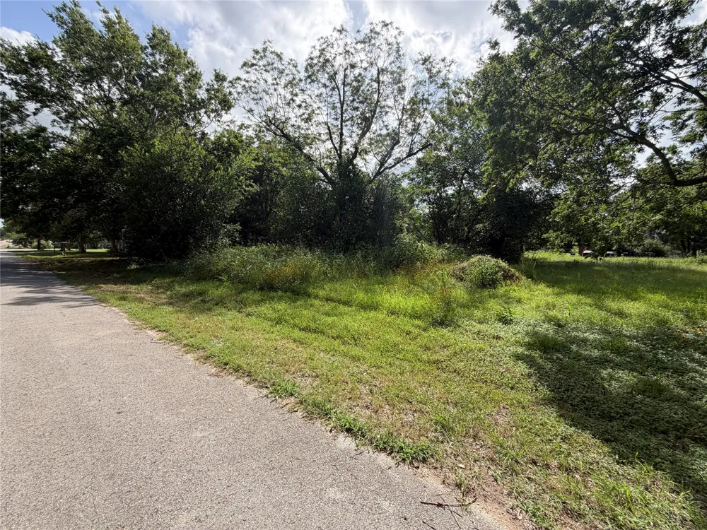 305 Ross Street Smithville, TX 78957