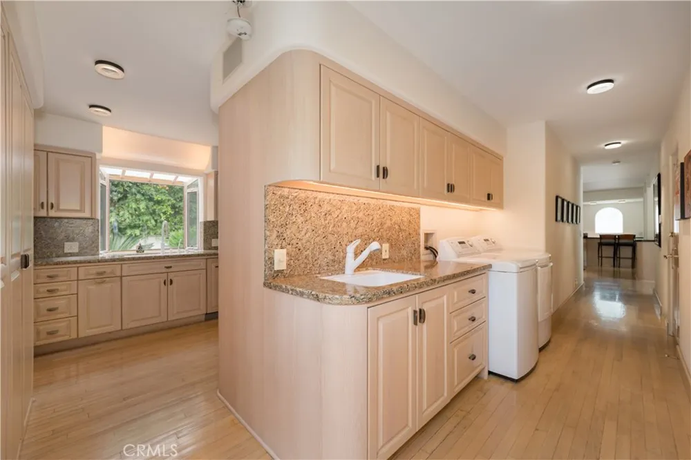 12023 Laurel Lane Studio City, CA 91604