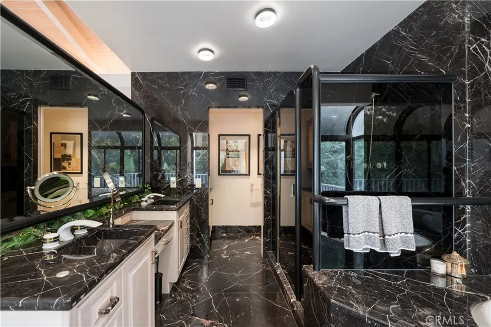 12023 Laurel Lane Studio City, CA 91604