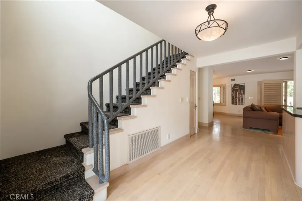 12023 Laurel Lane Studio City, CA 91604