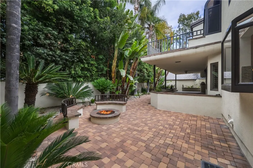 12023 Laurel Lane Studio City, CA 91604