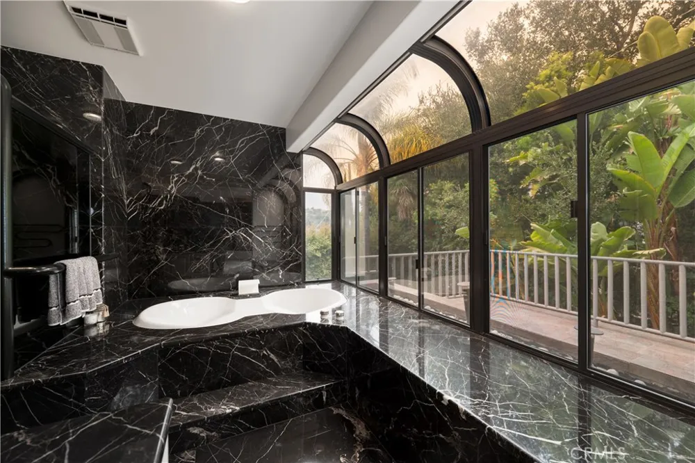 12023 Laurel Lane Studio City, CA 91604