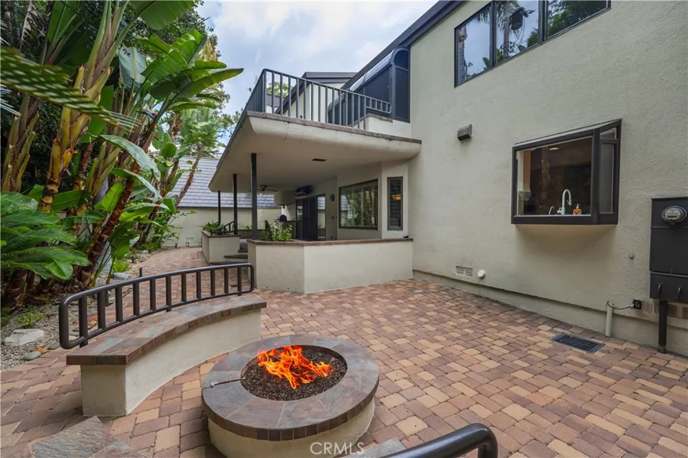 12023 Laurel Lane Studio City, CA 91604
