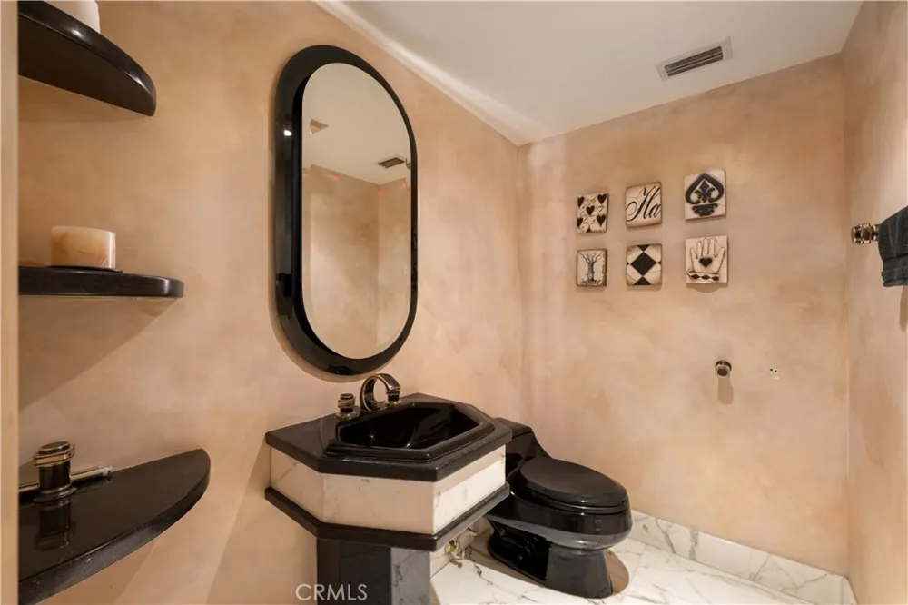 12023 Laurel Lane Studio City, CA 91604