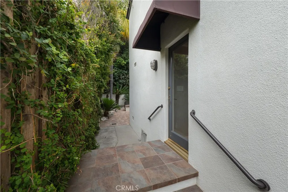 12023 Laurel Lane Studio City, CA 91604
