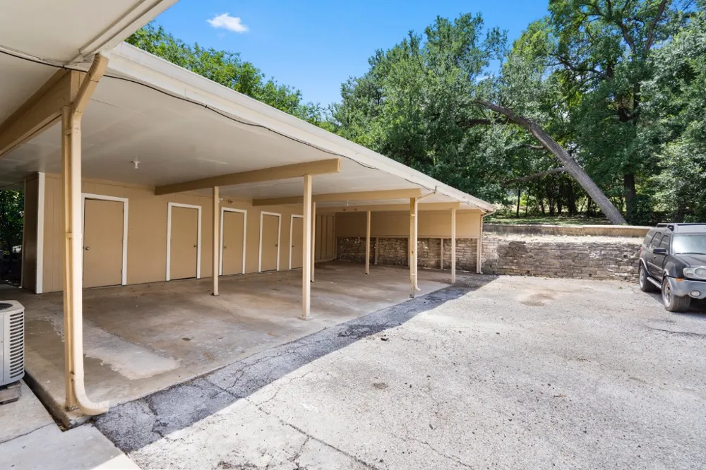 1813 Woodland Avenue Austin, TX 78741