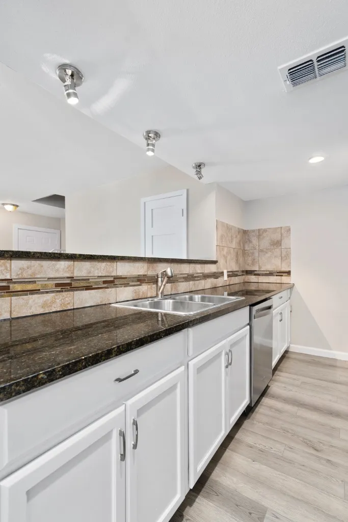 1813 Woodland Avenue Austin, TX 78741