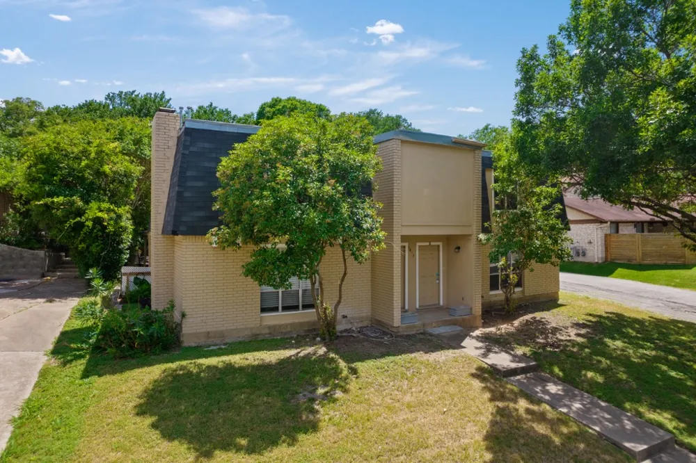 1813 Woodland Avenue Austin, TX 78741