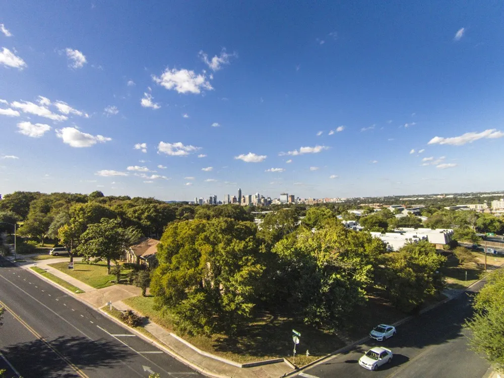 1813 Woodland Avenue Austin, TX 78741