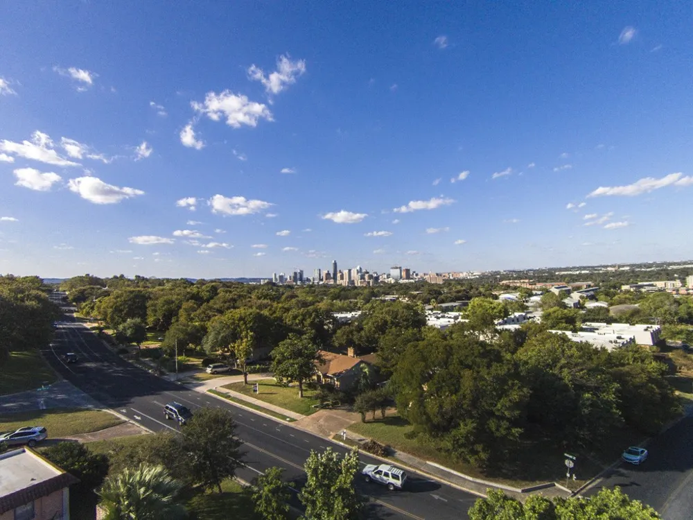 1813 Woodland Avenue Austin, TX 78741