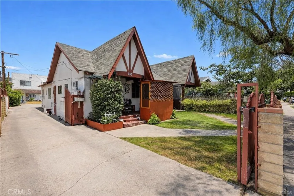 943 W 65th Los Angeles, CA 90044