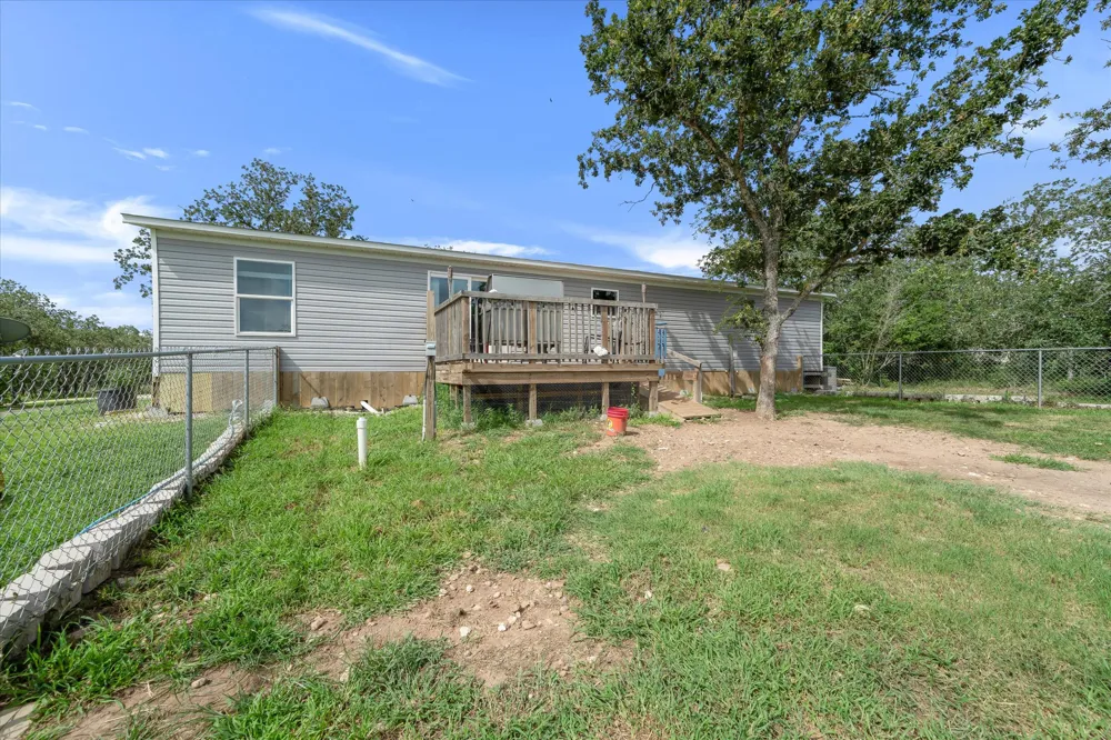 2755 Washburn Road Luling, TX 78648