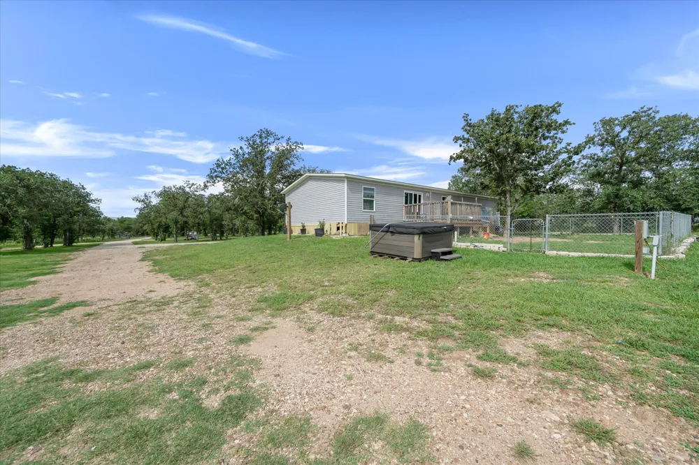2755 Washburn Road Luling, TX 78648
