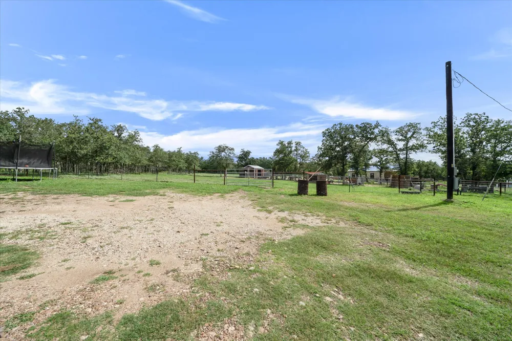 2755 Washburn Road Luling, TX 78648