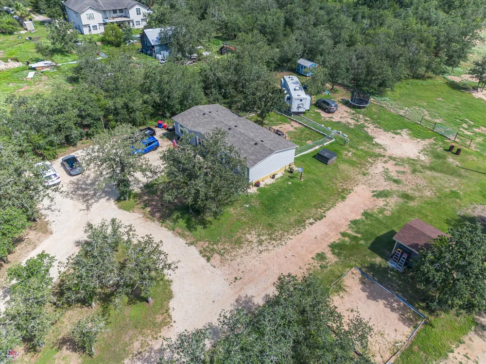 2755 Washburn Road Luling, TX 78648