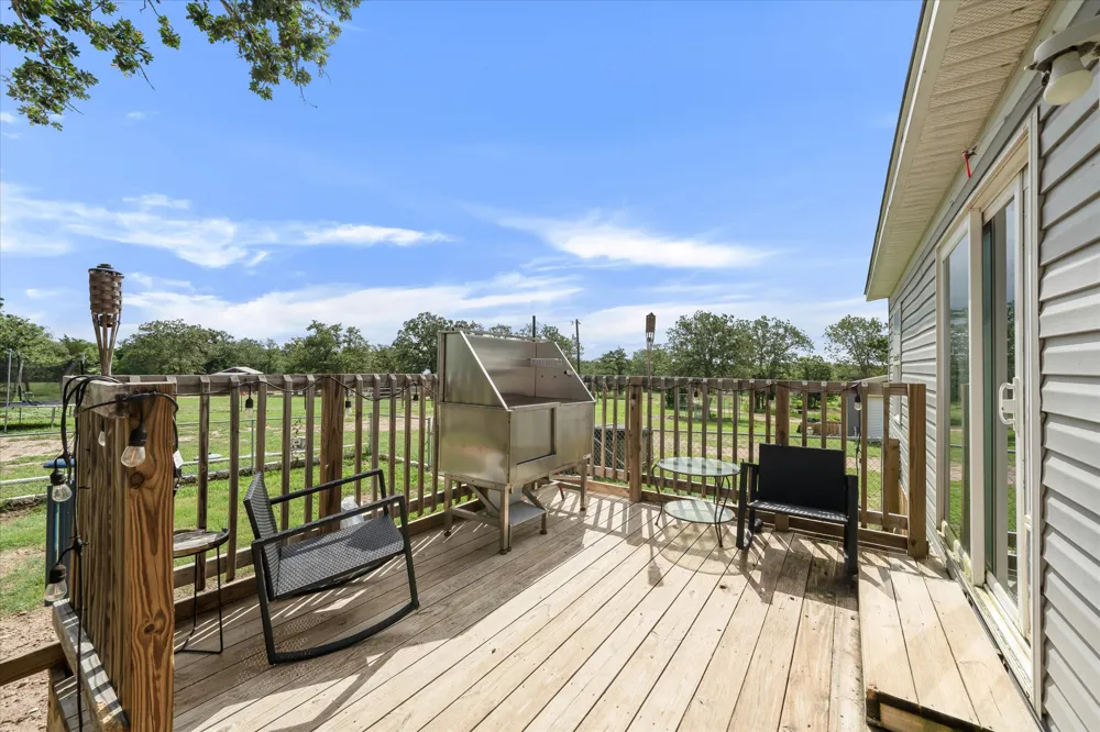 2755 Washburn Road Luling, TX 78648