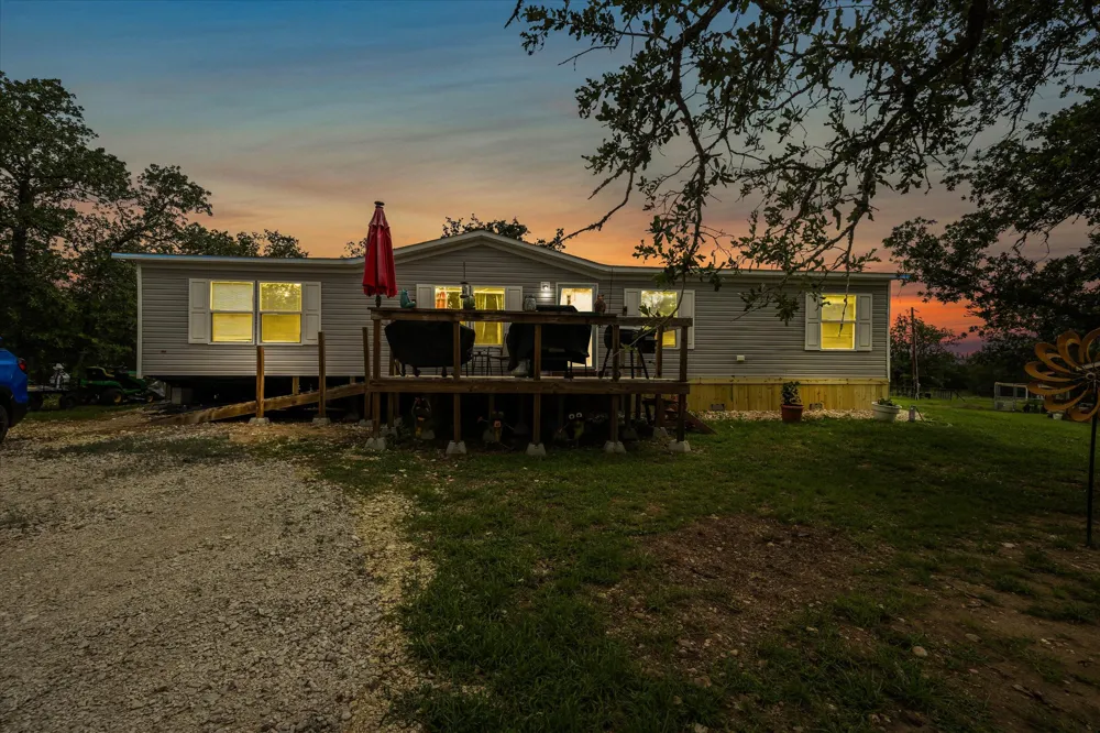 2755 Washburn Road Luling, TX 78648