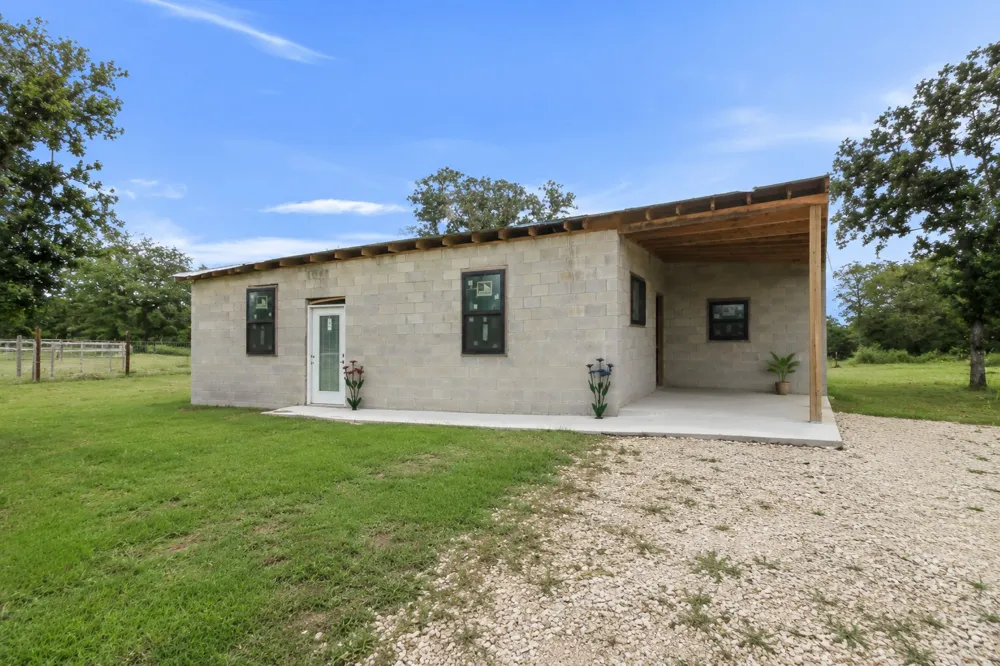 2755 Washburn Road Luling, TX 78648