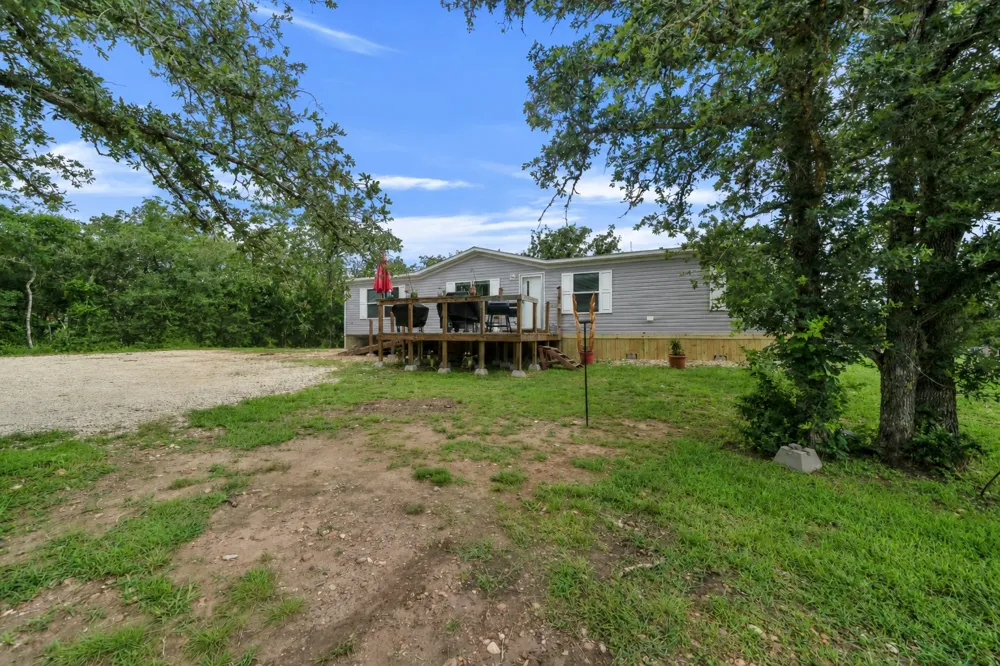 2755 Washburn Road Luling, TX 78648
