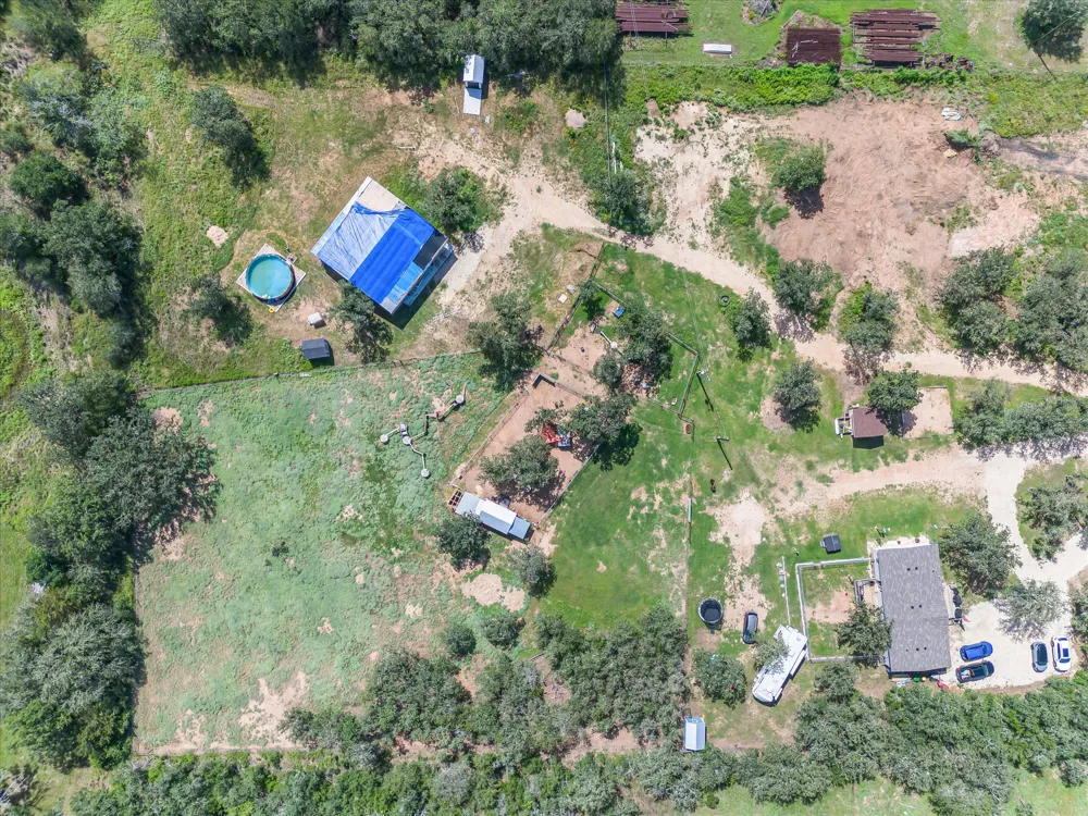 2755 Washburn Road Luling, TX 78648