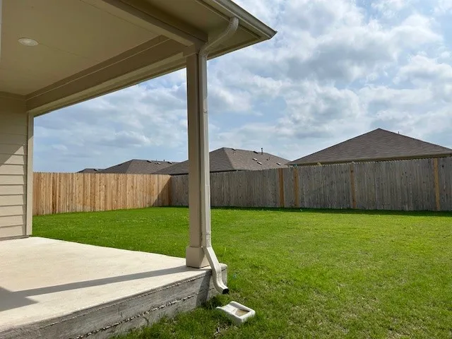 311 Darwin Place Lockhart, TX 78644