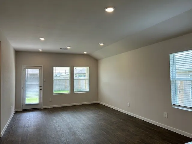 311 Darwin Place Lockhart, TX 78644
