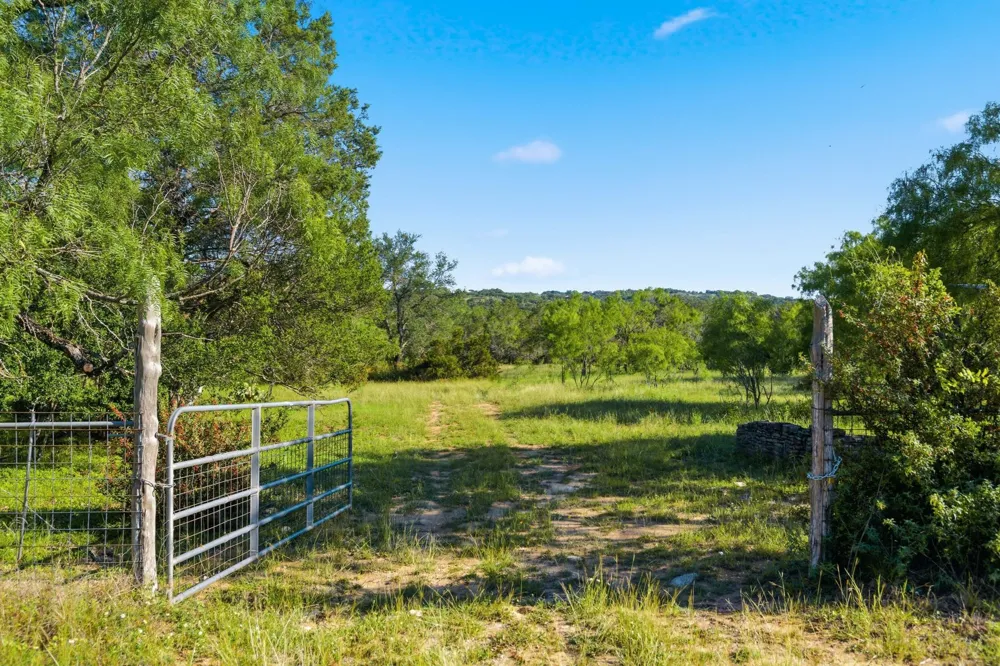 3303 Fearless Treadway Round Mountain, TX 78663