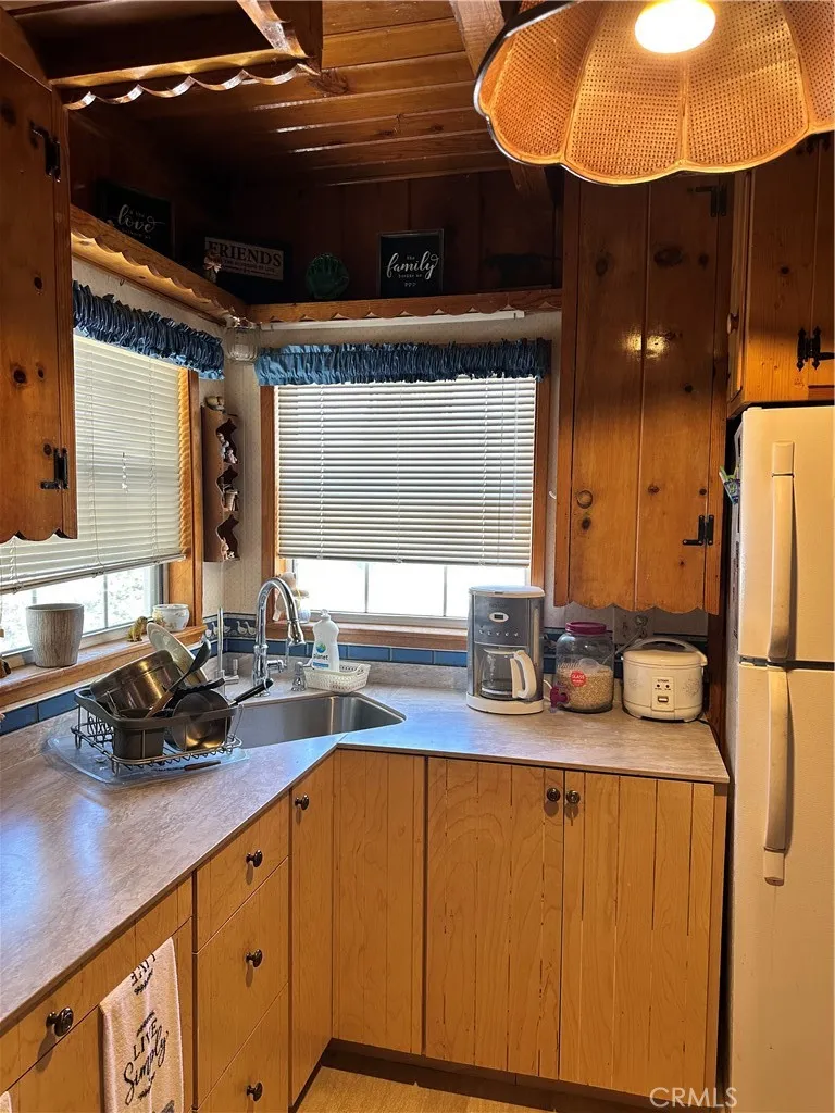 1223 Bear Springs Rimforest, CA 92378