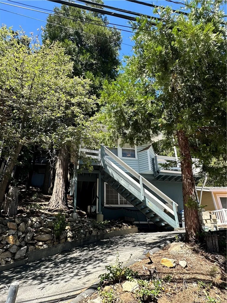 1223 Bear Springs Rimforest, CA 92378