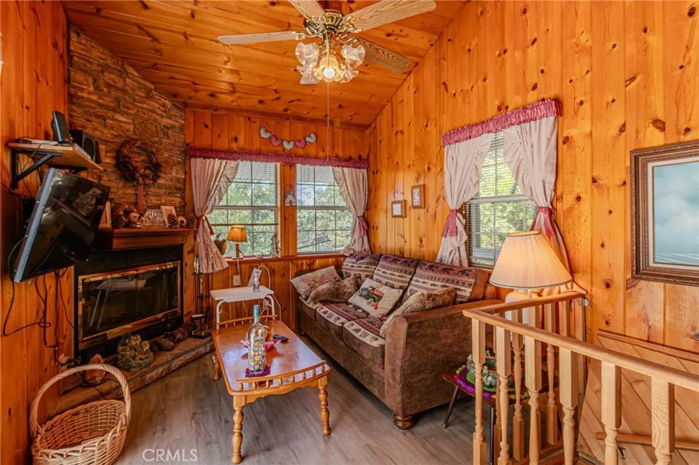 1223 Bear Springs Rimforest, CA 92378