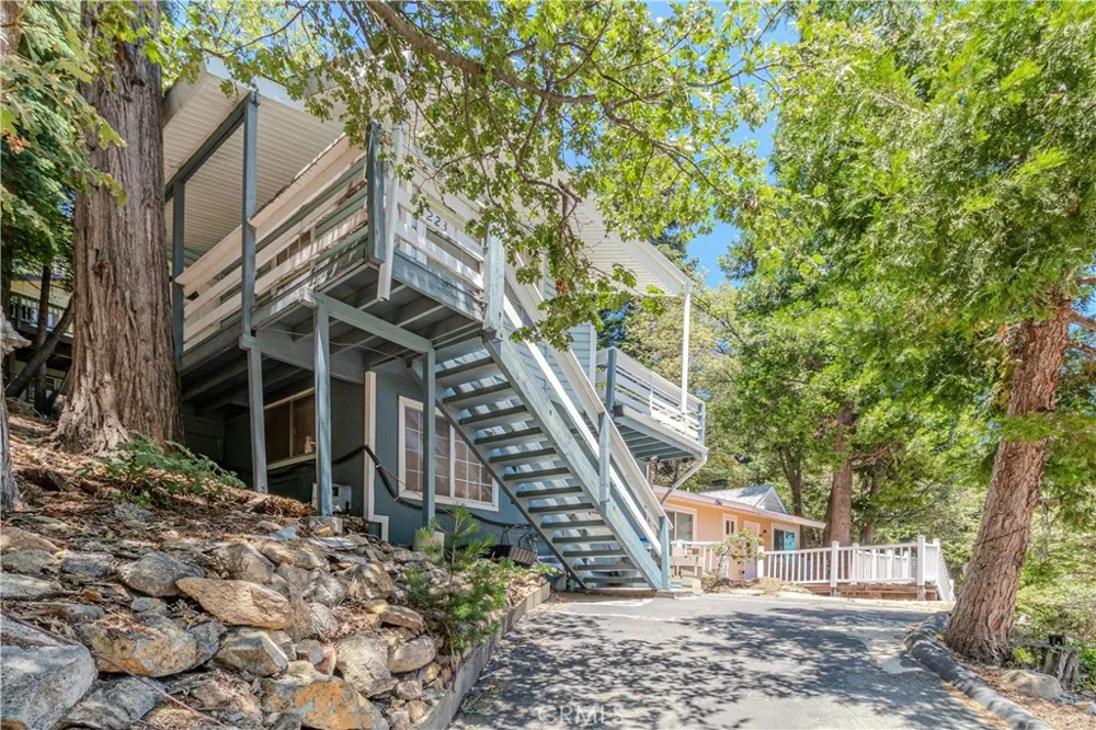 1223 Bear Springs Rimforest, CA 92378