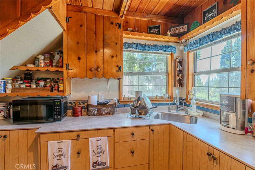 1223 Bear Springs Rimforest, CA 92378