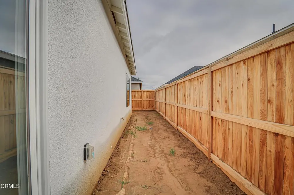9627 Maple Terrace Lane Shafter, CA 93263