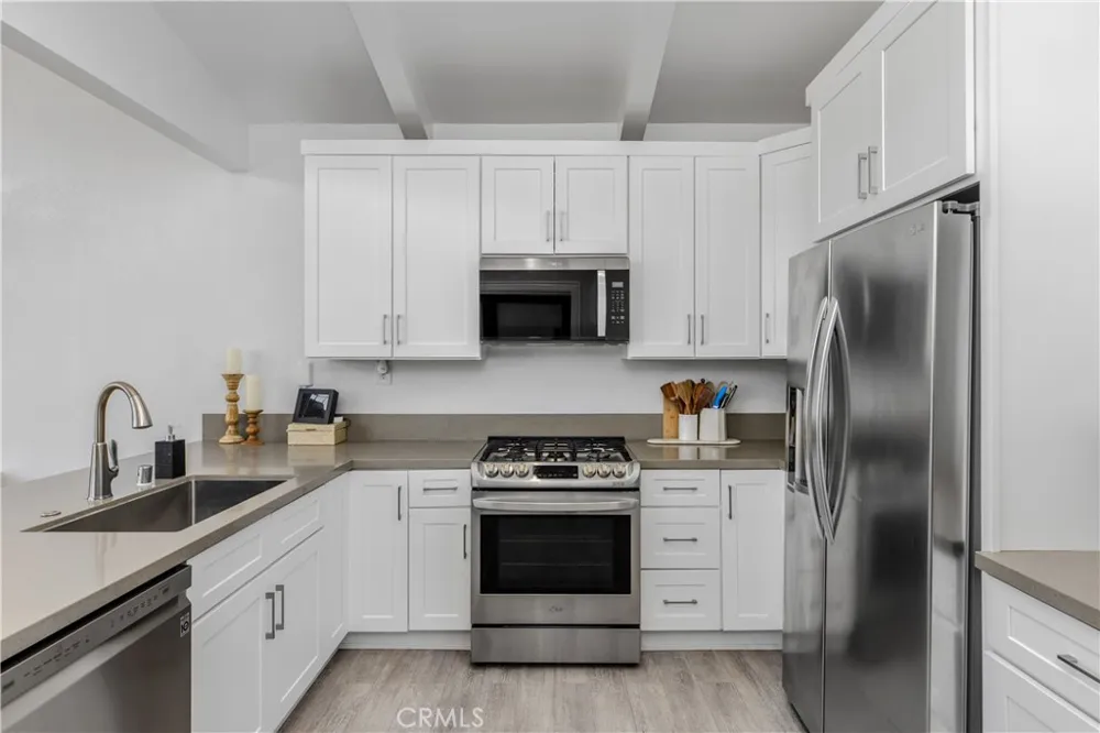 2254 The Terrace Los Angeles, CA 90049