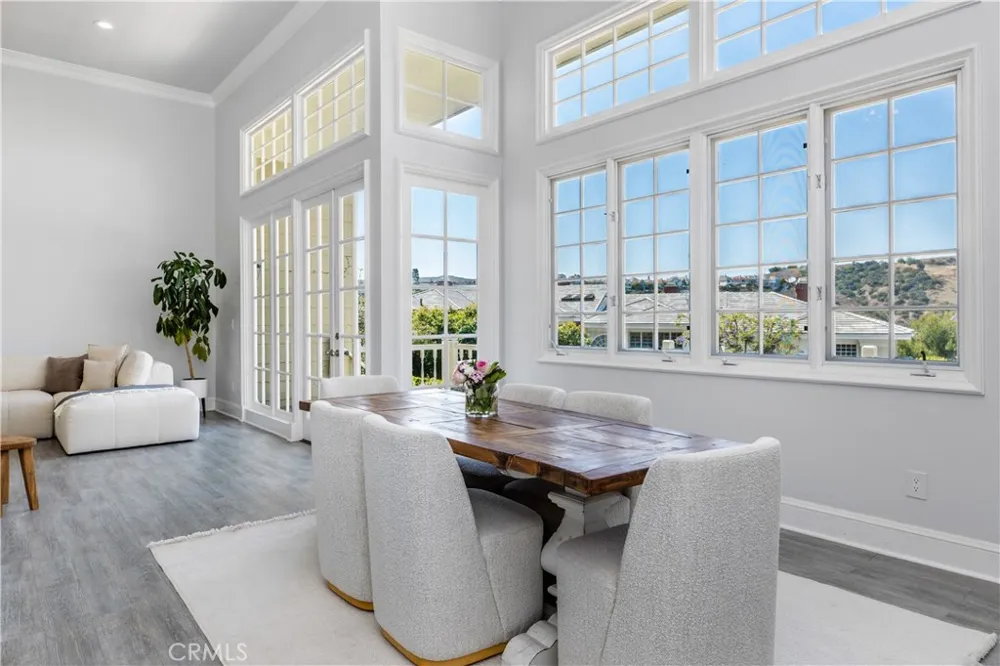 2254 The Terrace Los Angeles, CA 90049