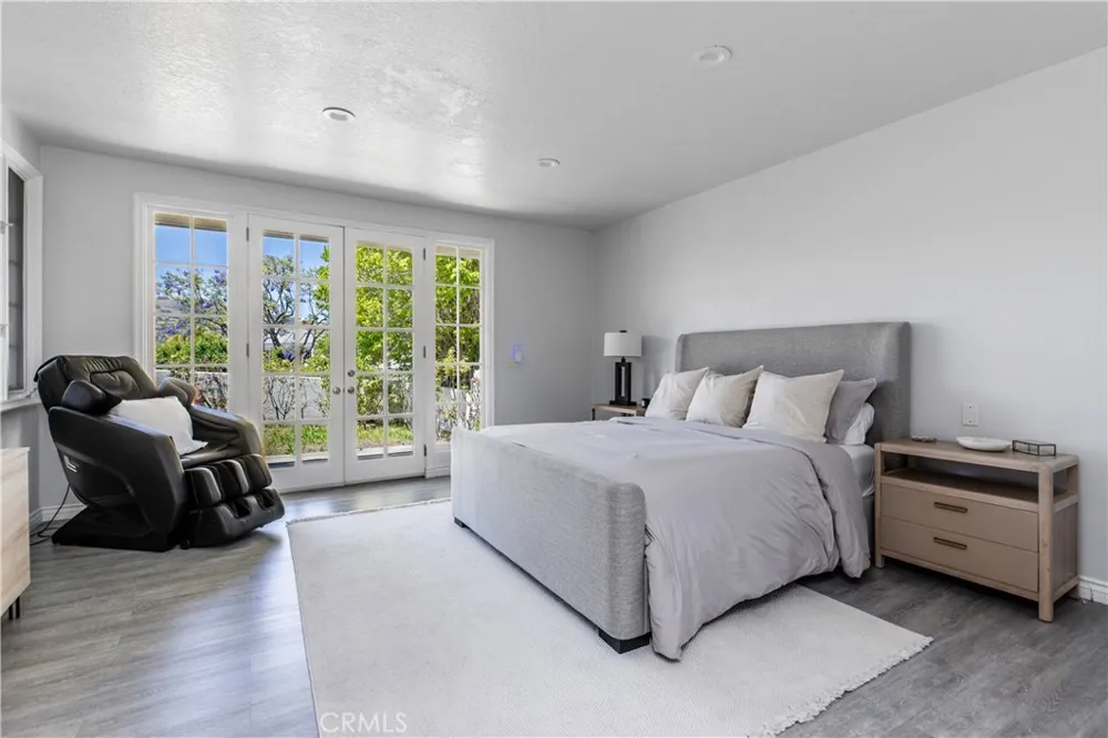 2254 The Terrace Los Angeles, CA 90049