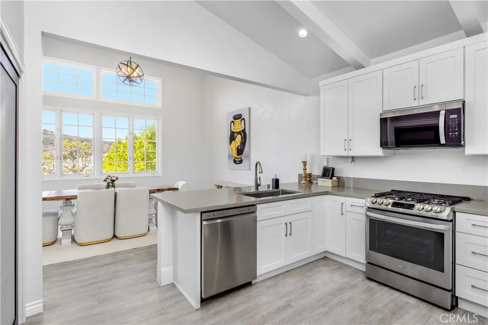 2254 The Terrace Los Angeles, CA 90049